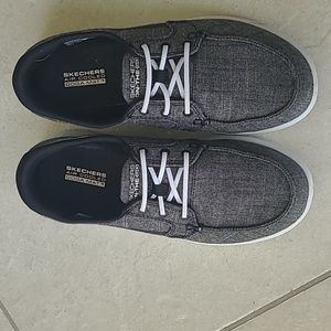 Skechers slip on